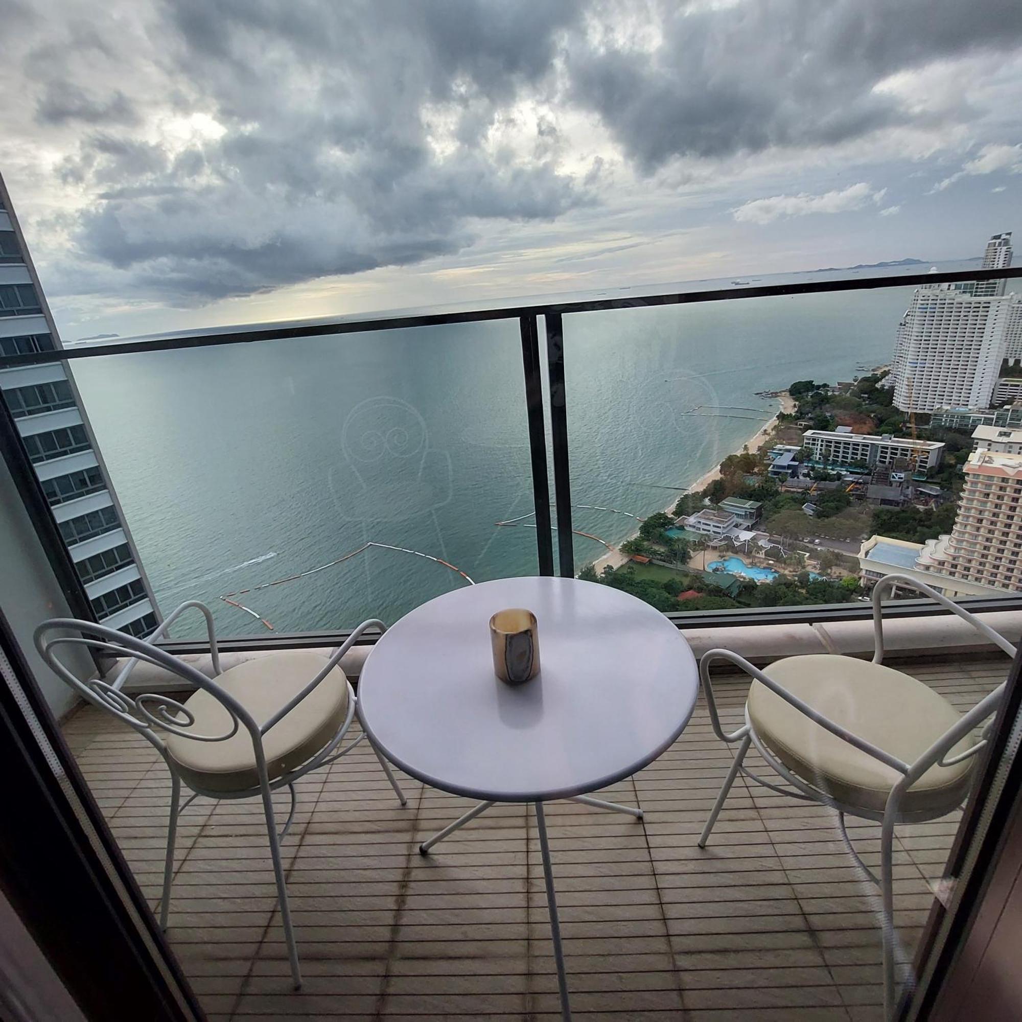 Sea View Apartment In Pattaya Extérieur photo