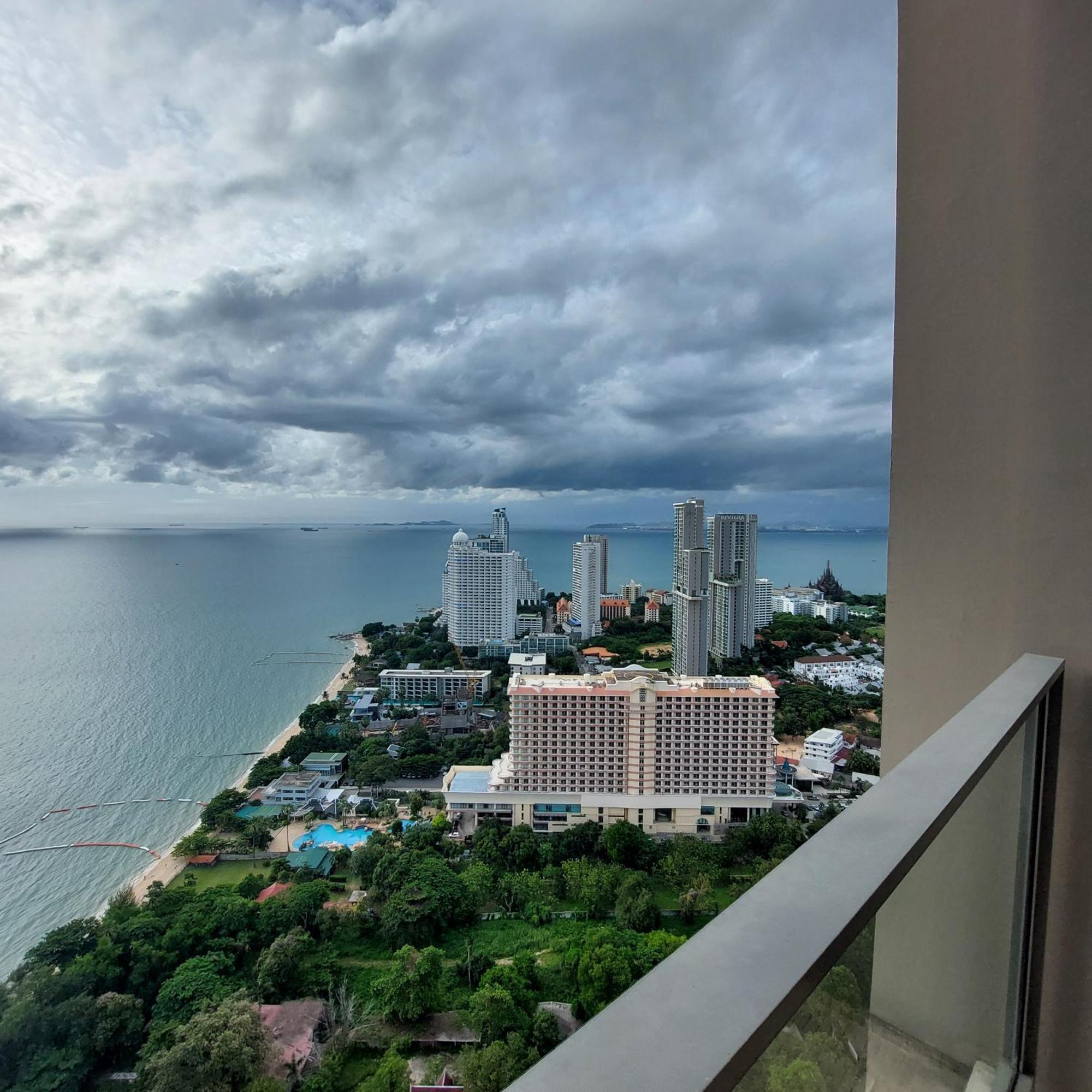Sea View Apartment In Pattaya Extérieur photo