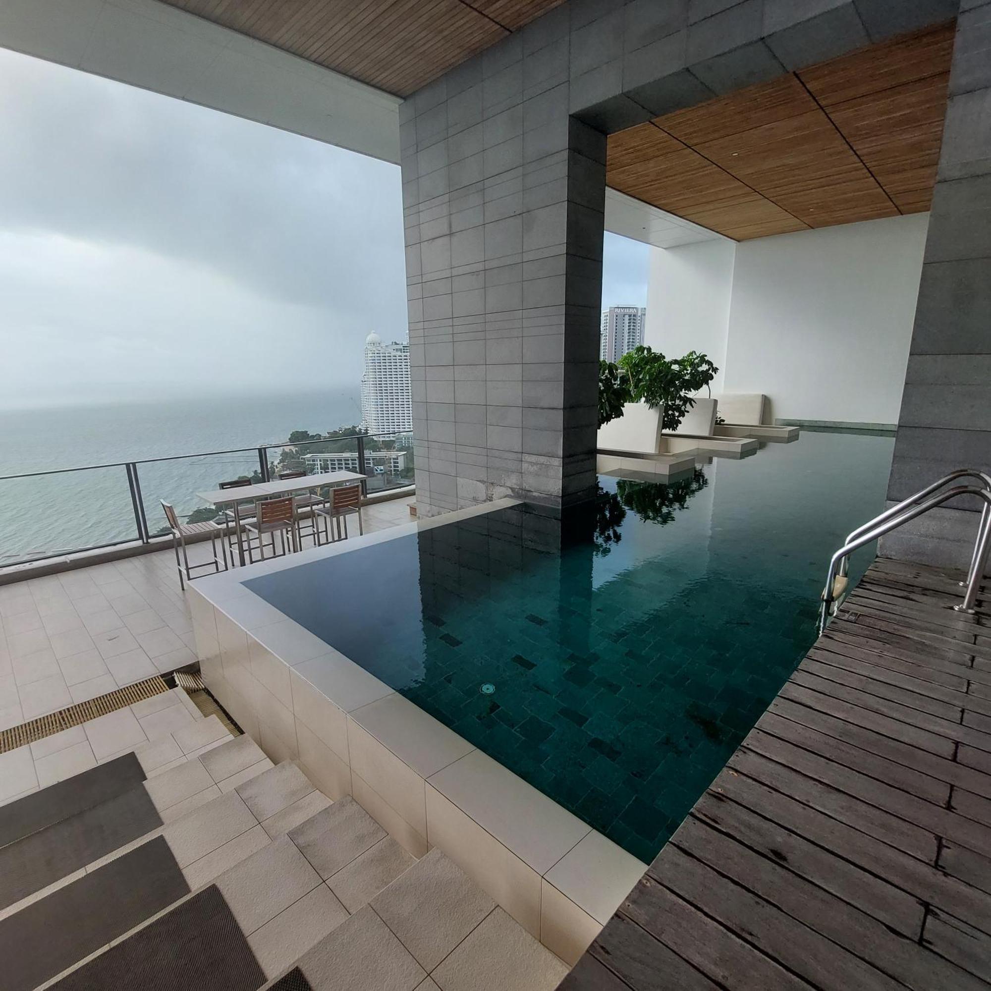 Sea View Apartment In Pattaya Extérieur photo